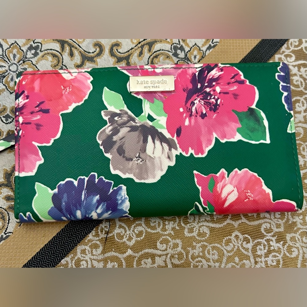 Kate Spade Green Floral Grant Street Stacy Spring Bloom Bi-Fold Wallet